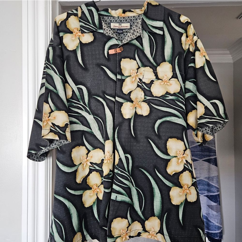 Men's Tommy Bahama Hawaiian Shirt Size L 10% silk